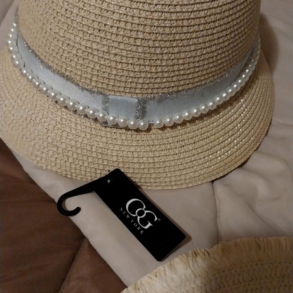 Women's straw bucket hat